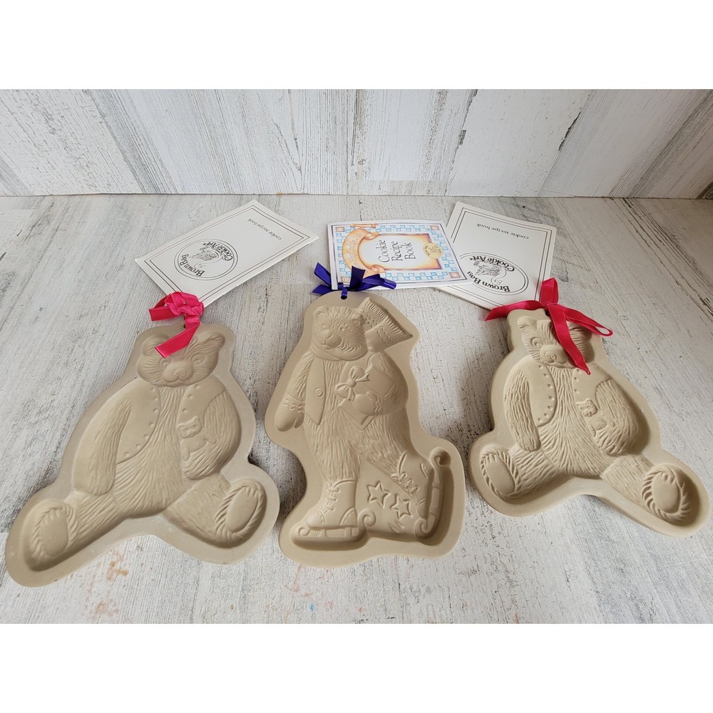 Vintage brown bag cookie cutter art teddy bear ice skating Xmas kitchen set